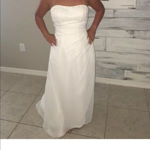 Strapless wedding dress